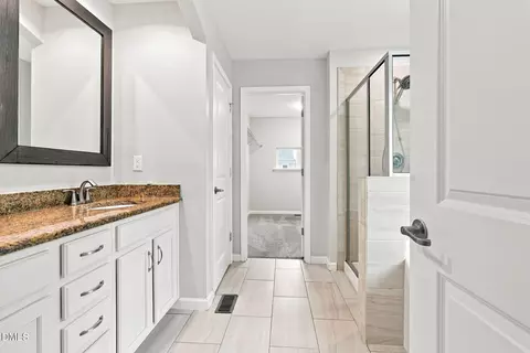 Bath - 623 Hiddenbrook Dr, Durham, NC 27703 photo 3 of 5