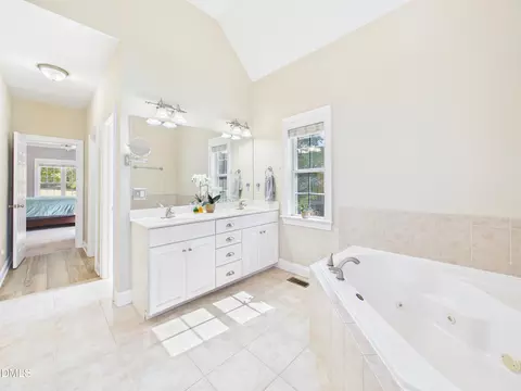 Bath - 5312 Serather Ct, Garner, NC 27529 photo 5 of 7