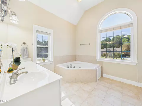 Bath - 5312 Serather Ct, Garner, NC 27529 photo 4 of 7