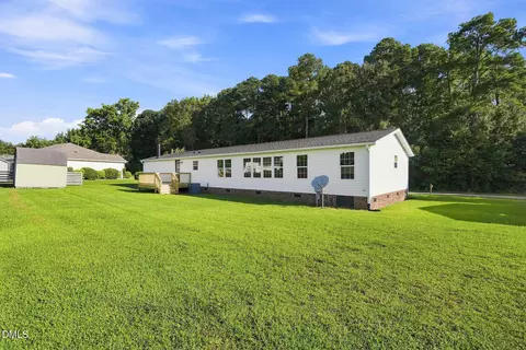 Exterior - 100 E Abbey Ct, Smithfield, NC 27577 photo 4 of 5