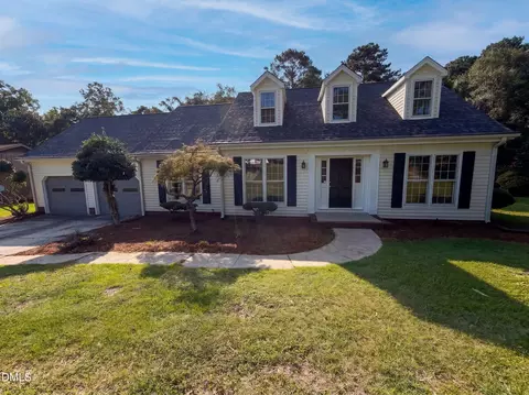 2337 Rolling Hill Rd, Fayetteville, NC 28304