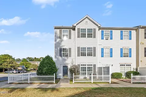 8600 Neuse Landing Ln, Raleigh, NC 27616