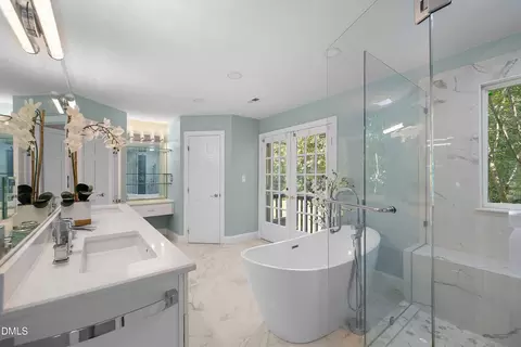 Bath - 5808 Devon Cir, Raleigh, NC 27604 photo 6 of 8