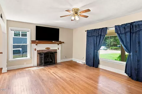 Living - 1201 S Crescent Dr, Smithfield, NC 27577 photo 2 of 4