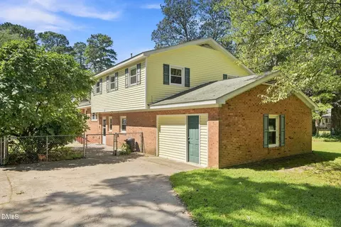 Exterior - 1201 S Crescent Dr, Smithfield, NC 27577 photo 2 of 8