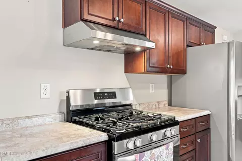 Kitchen - 1201 S Crescent Dr, Smithfield, NC 27577 photo 4 of 5