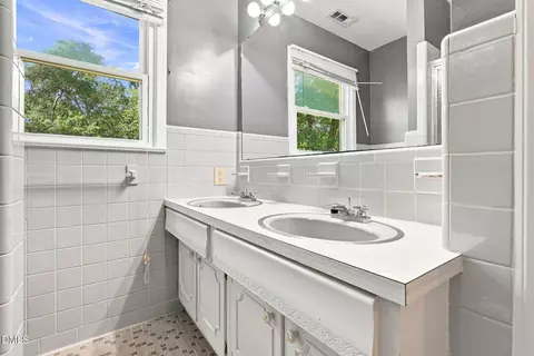 Bath - 1201 S Crescent Dr, Smithfield, NC 27577 photo 4 of 4
