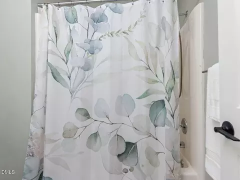 Bath - 1 Leeward Ct, Durham, NC 27713 photo 3 of 4