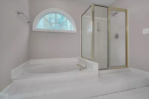 Bath - 4003 Peachway Ct, Durham, NC 27705 photo 4 of 6