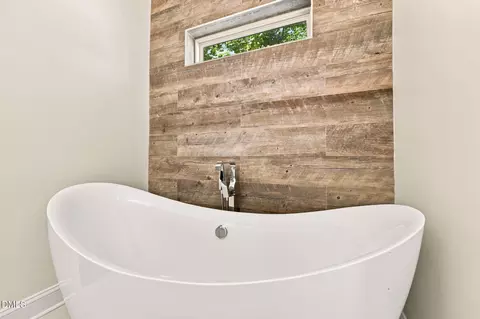 Bath - 2927 Wade Rd, Durham, NC 27705 photo 2 of 5
