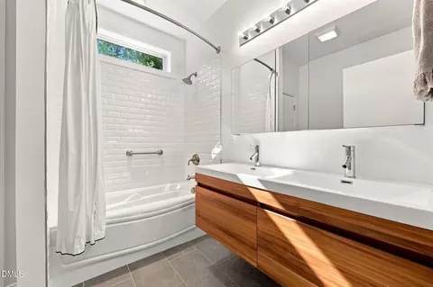 Bath - 2927 Wade Rd, Durham, NC 27705 photo 4 of 5