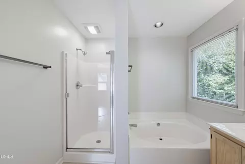 Bath - 107 Eagle Swoop Ct, Cary, NC 27513 photo 2 of 3