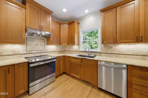 Kitchen - 107 Eagle Swoop Ct, Cary, NC 27513 photo 5 of 5