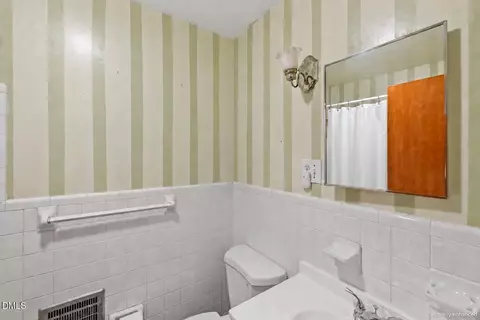 Bath - 6324 Tryon Rd, Cary, NC 27518 photo 2 of 4