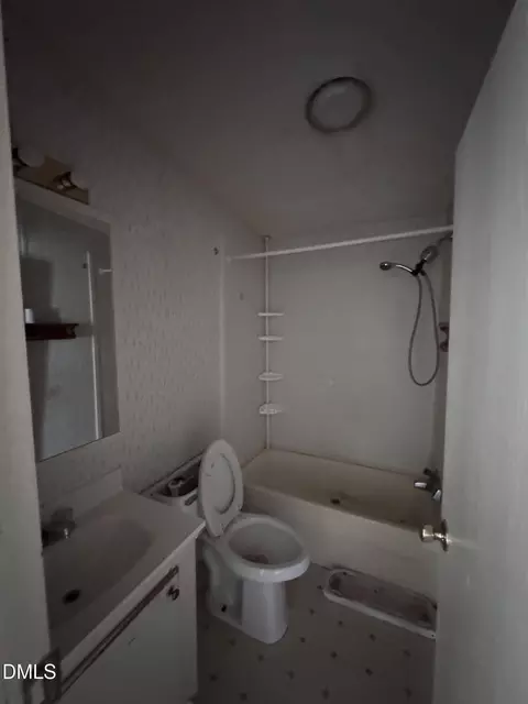 Bath - 1333 Mclamb Rd, Dunn, NC 28334 photo 3 of 4