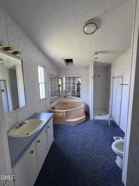 Bath - 1333 Mclamb Rd, Dunn, NC 28334 photo 1 of 4