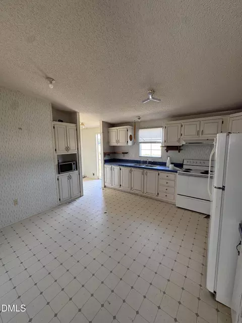 Kitchen - 1333 Mclamb Rd, Dunn, NC 28334 photo 1 of 2