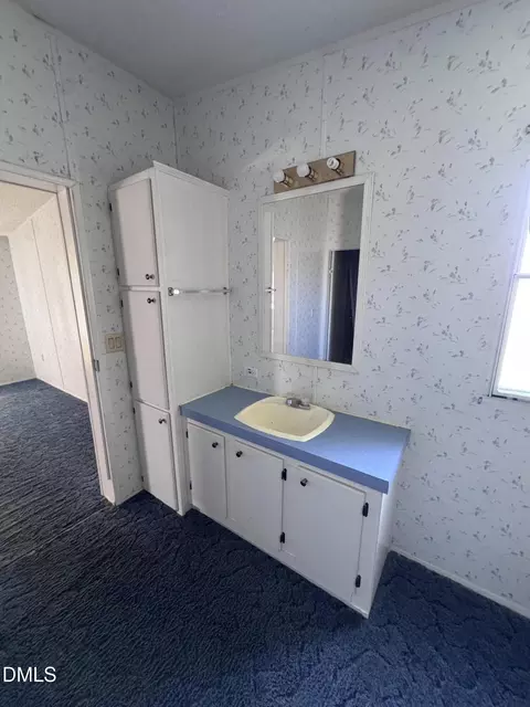 Bath - 1333 Mclamb Rd, Dunn, NC 28334 photo 4 of 4