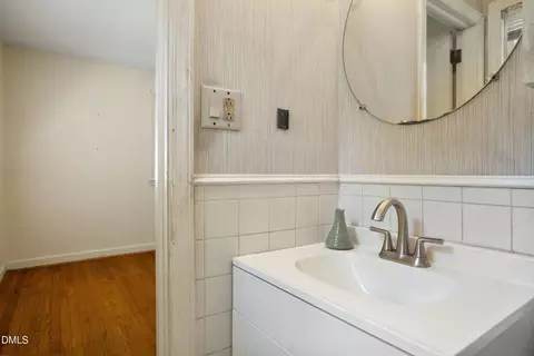 Bath - 3413 Redbud Ln, Raleigh, NC 27607 photo 2 of 3
