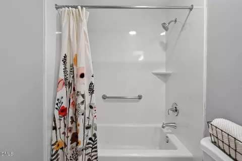 Bath - 1328 Clermont Rd, Durham, NC 27713 photo 4 of 4
