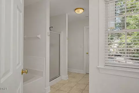 Bath - 7 Mill Haven Ct, Durham, NC 27713 photo 3 of 4