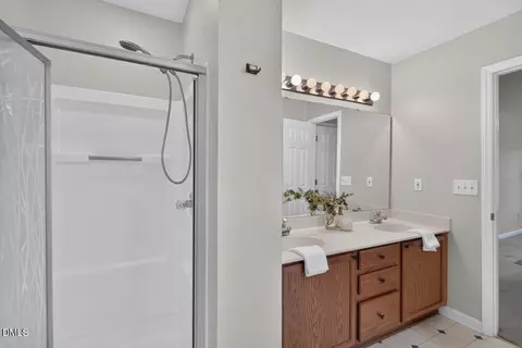 Bath - 6111 Chesden Dr, Durham, NC 27713 photo 3 of 5