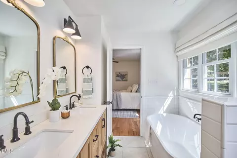 Bath - 4311 Bracada Dr, Durham, NC 27705 photo 1 of 7