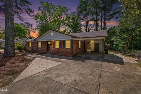 318 S Mcpherson Church Rd, Fayetteville, NC 28303