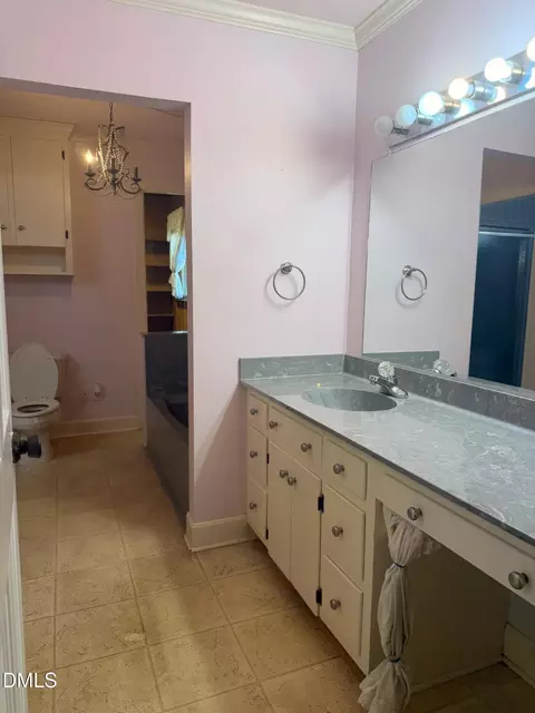 Bath - 904 Merry St, Dunn, NC 28334 photo 2 of 9