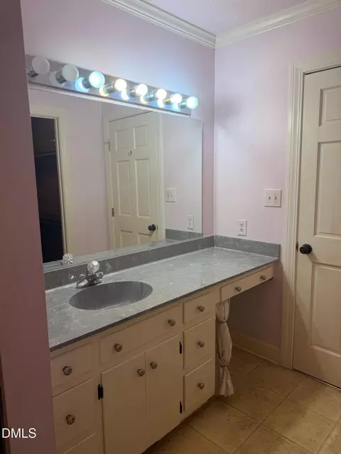 Bath - 904 Merry St, Dunn, NC 28334 photo 7 of 9