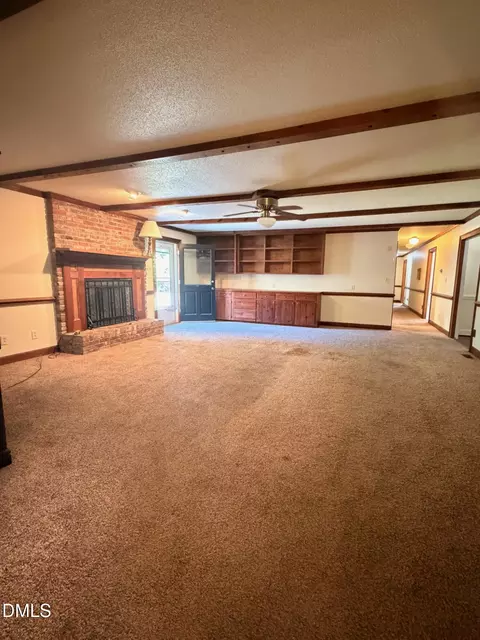 Living - 904 Merry St, Dunn, NC 28334 photo 1 of 3