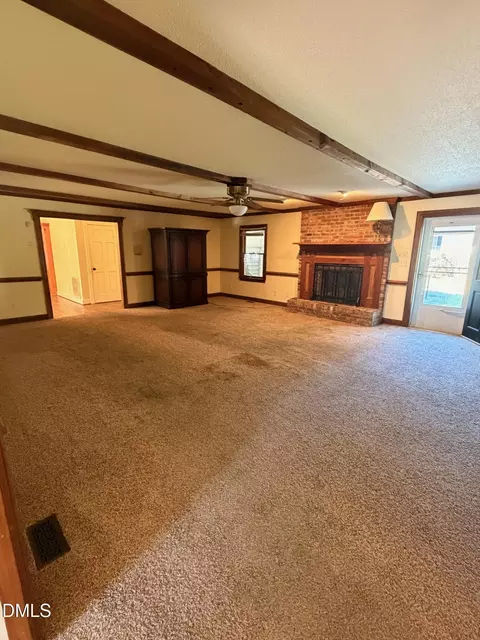 Living - 904 Merry St, Dunn, NC 28334 photo 2 of 3