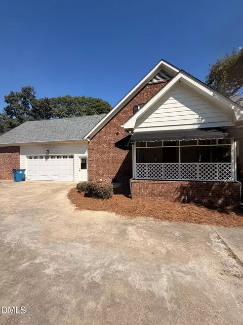 Exterior - 904 Merry St, Dunn, NC 28334 photo 5 of 7