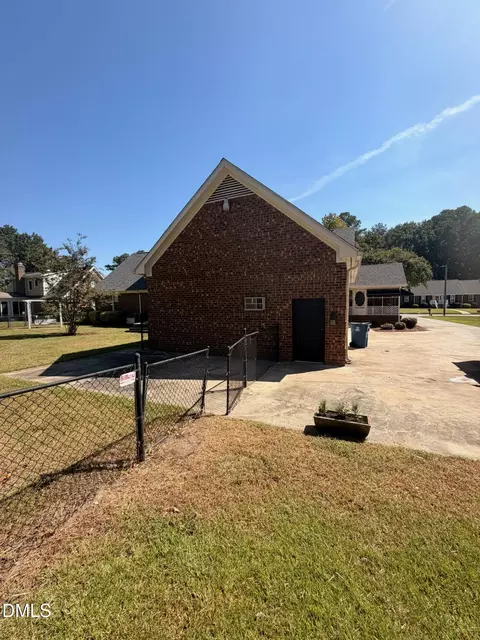 Exterior - 904 Merry St, Dunn, NC 28334 photo 7 of 7