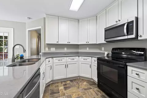Kitchen - 2312 Maplegreen Ln, Apex, NC 27502 photo 5 of 6