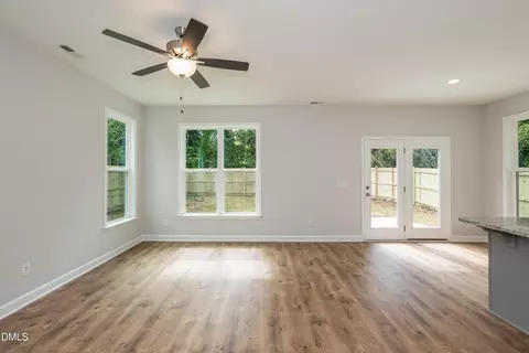 807 E Harnett St, Dunn, NC 28334 photo 8