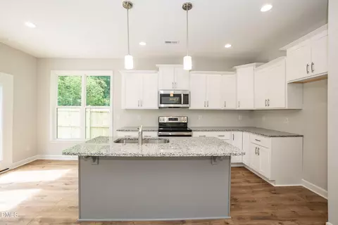 807 E Harnett St, Dunn, NC 28334 photo 4