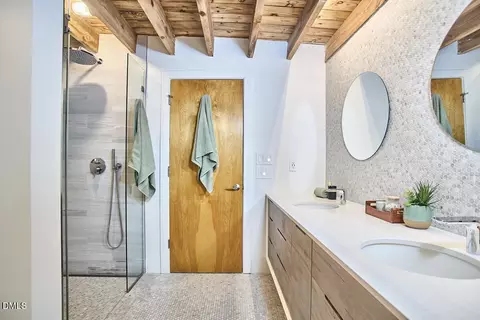 Bath - 701 W Trinity Ave #117, Durham, NC 27701 photo 2 of 5