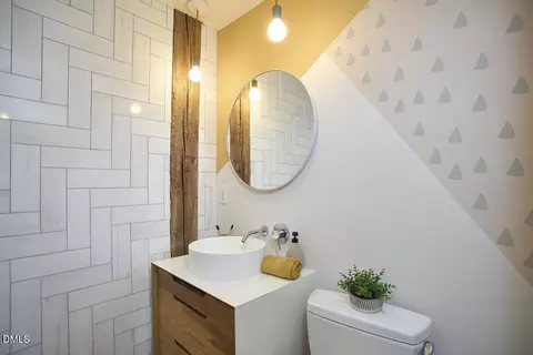 Bath - 701 W Trinity Ave #117, Durham, NC 27701 photo 4 of 5