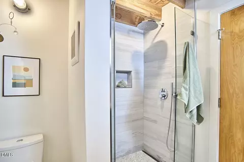 Bath - 701 W Trinity Ave #117, Durham, NC 27701 photo 3 of 5