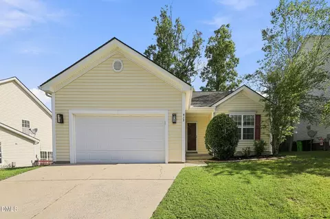 412 Holly Thorn Trce, Holly Springs, NC 27540