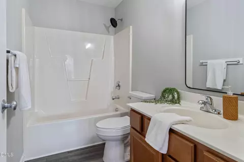 Bath - 6 Stepney Ct, Durham, NC 27713 photo 2 of 4