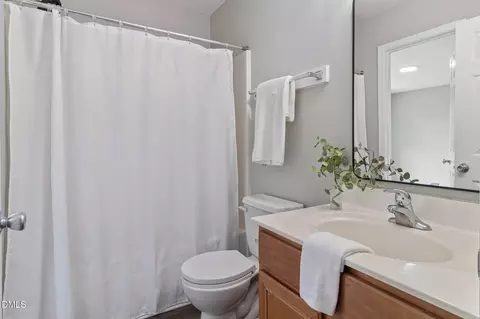 Bath - 6 Stepney Ct, Durham, NC 27713 photo 3 of 4