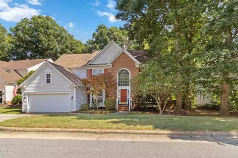 104 Strathburgh Ln, Cary, NC 27518