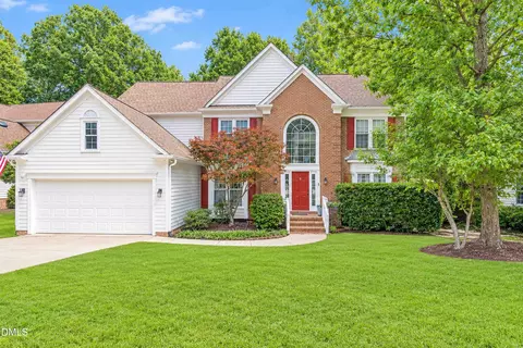 104 Strathburgh Ln, Cary, NC 27518