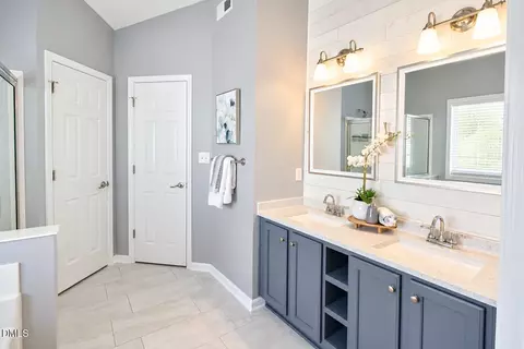 Bath - 4616 Paces Ferry Dr, Durham, NC 27712 photo 3 of 3