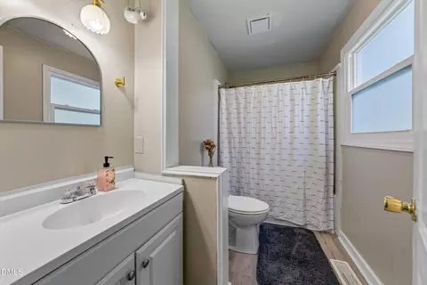 Bath - 1024 S Plum St, Durham, NC 27701 photo 3 of 3