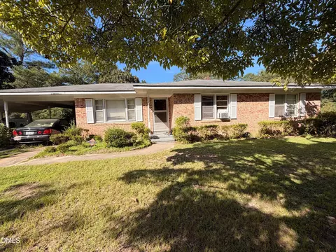 2010 Biltmore Dr, Fayetteville, NC 28304