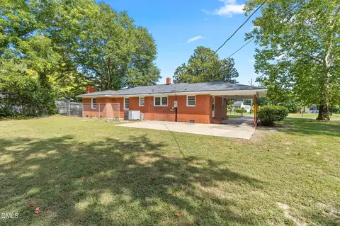 808 Hemlock Dr, Fayetteville, NC 28304