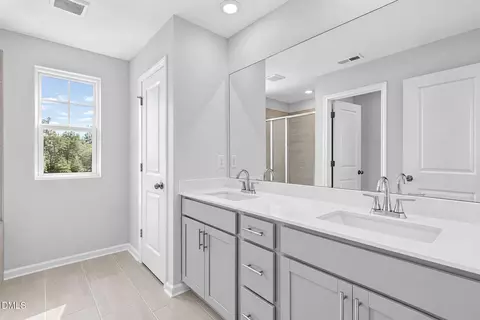 Bath - 1007 Yellow Leaf Ln, Durham, NC 27703 photo 3 of 3